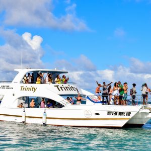 Party Boat Punta Cana – All-Inclusive Music, Open Bar & Ocean Fun